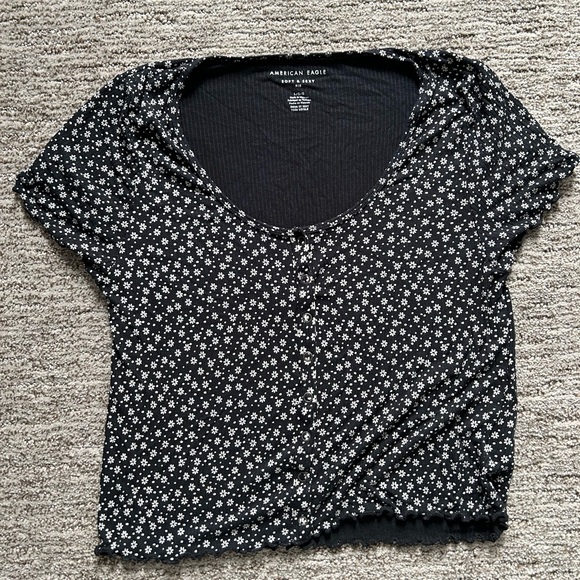 AE BLACK AND WHITE FLORAL TEE - Size L - Picture 1 of 3